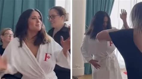 selma hyak flash|Salma Hayek Accidentally Flashes Breasts During IG Dance